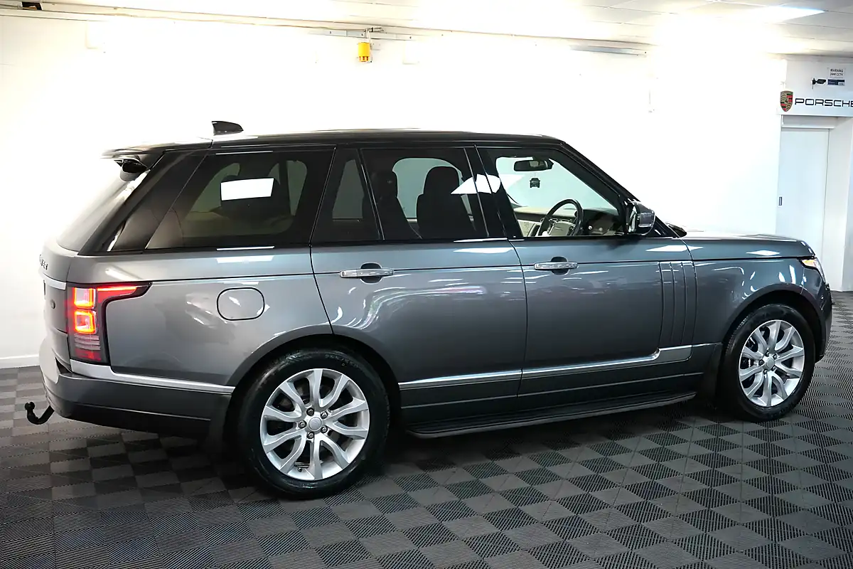 Used 2014 Land Rover Range Rover Vogue Se Grey - Interior and Exterior details 9