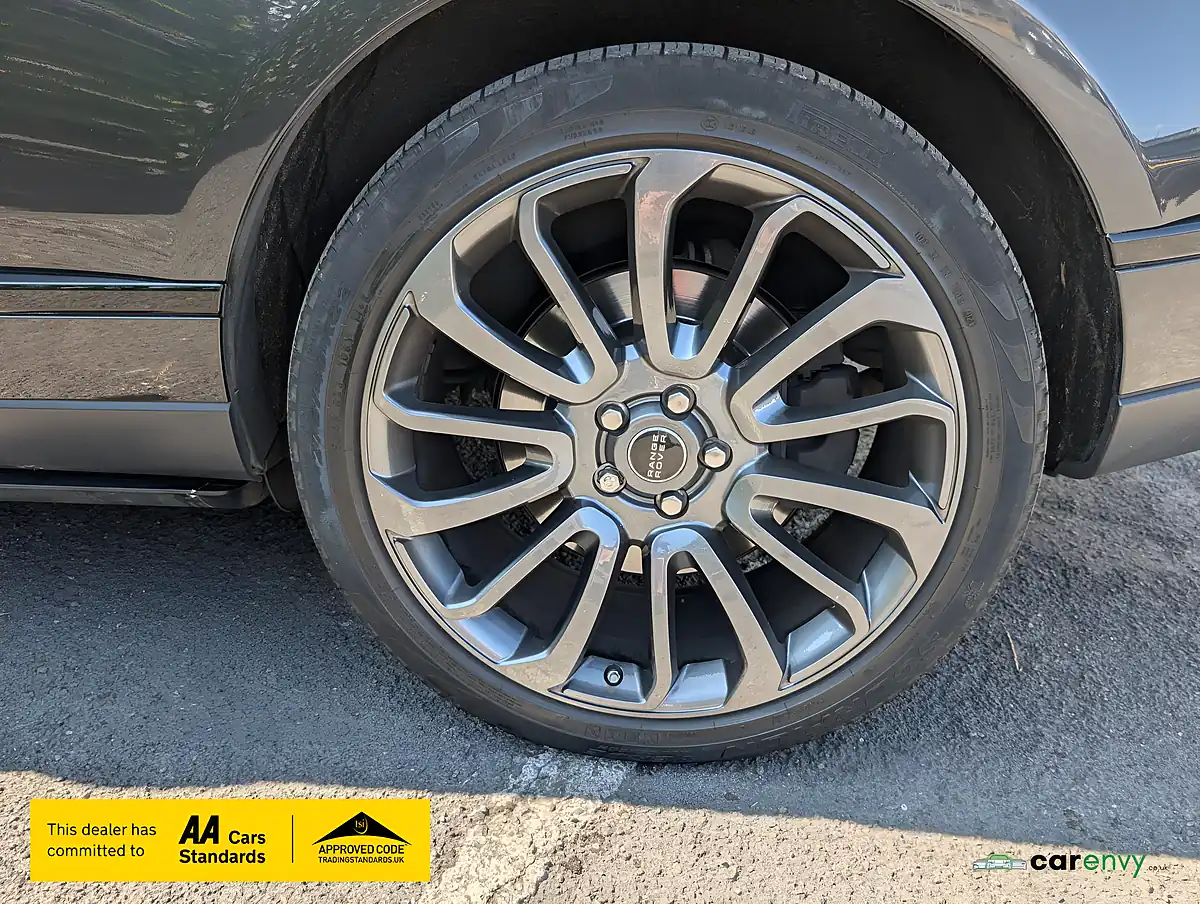 Used 2014 Land Rover Range Rover Vogue Se Grey - Interior and Exterior details 18