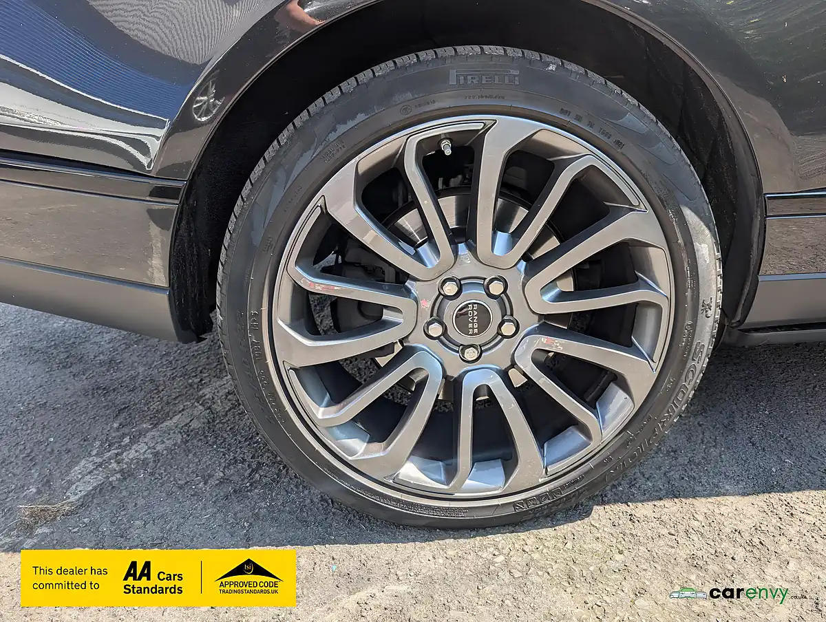 Used 2014 Land Rover Range Rover Vogue Se Grey - Interior and Exterior details 19