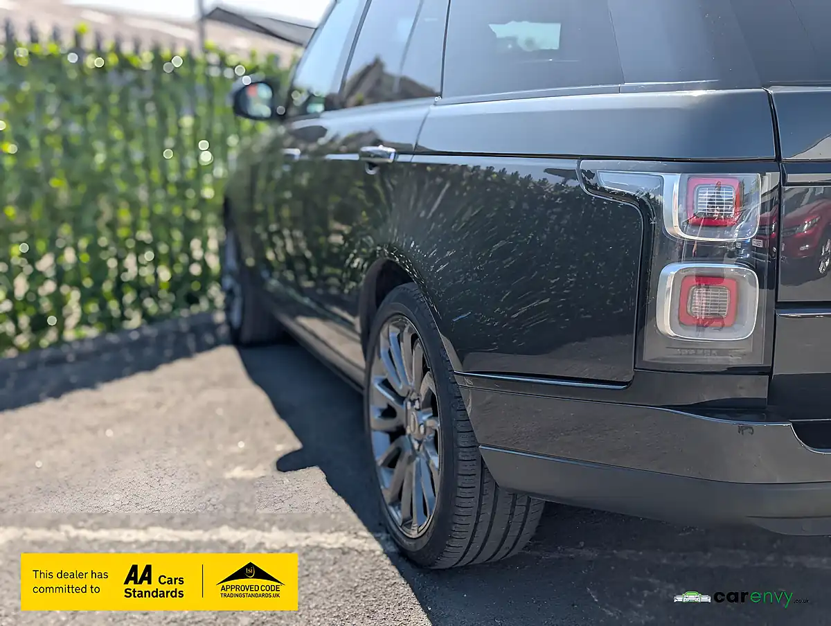 Used 2014 Land Rover Range Rover Vogue Se Grey - Interior and Exterior details 9