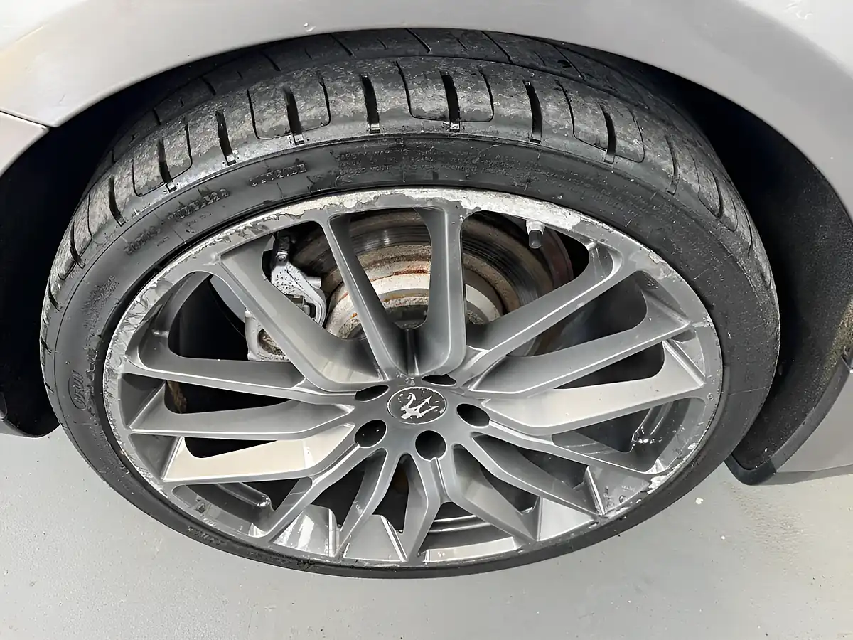 Used 2014 Maserati Ghibli Grey - Interior and Exterior details 10