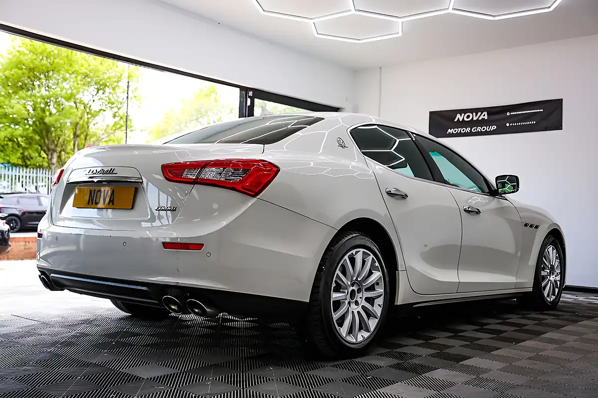 Used 2014 Maserati Ghibli Saloon White - Interior and Exterior details 10
