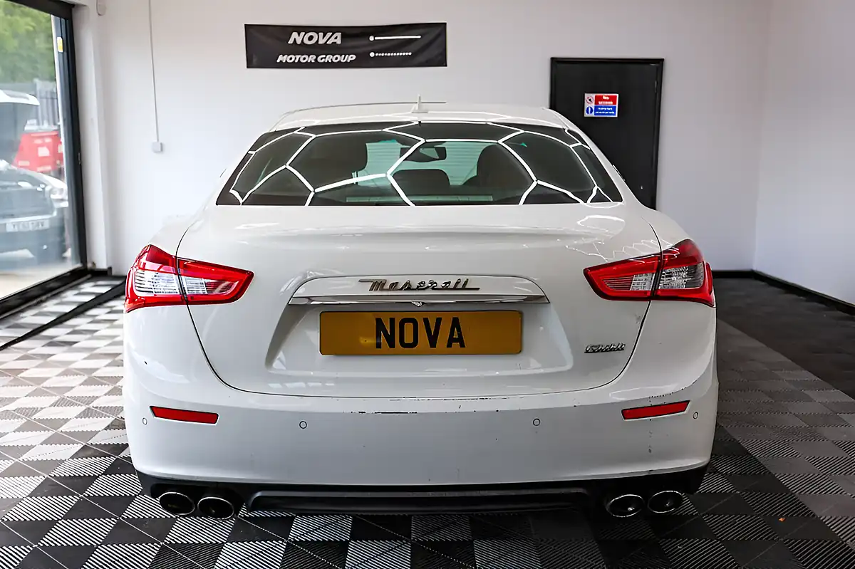 Used 2014 Maserati Ghibli Saloon White - Interior and Exterior details 11