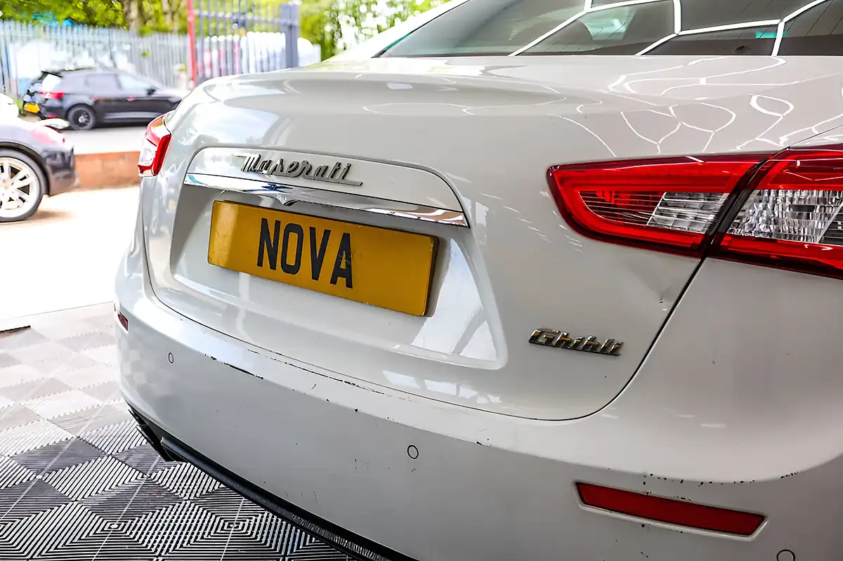 Used 2014 Maserati Ghibli Saloon White - Interior and Exterior details 13