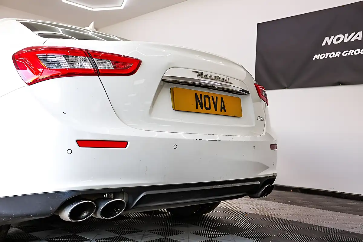 Used 2014 Maserati Ghibli Saloon White - Interior and Exterior details 14