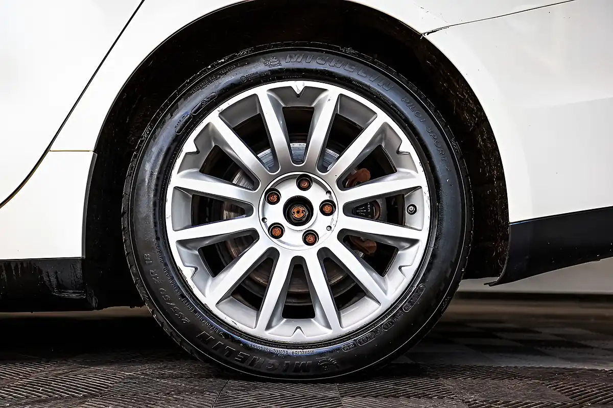 Used 2014 Maserati Ghibli Saloon White - Interior and Exterior details 15