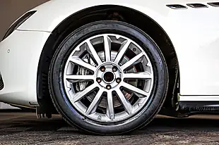 Used 2014 Maserati Ghibli Saloon White - Interior and Exterior details 16