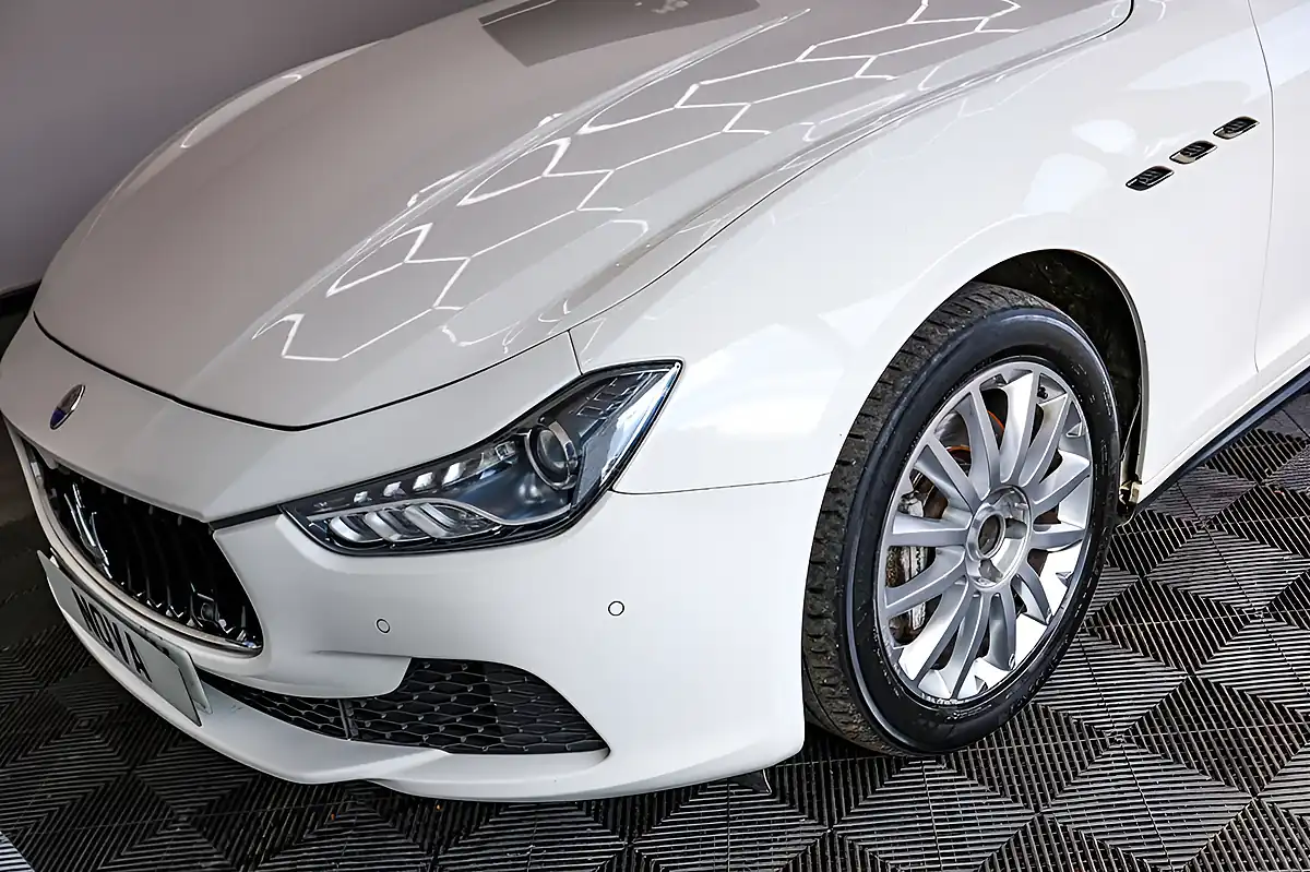 Used 2014 Maserati Ghibli Saloon White - Interior and Exterior details 18