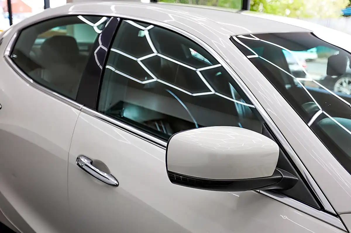 Used 2014 Maserati Ghibli Saloon White - Interior and Exterior details 20