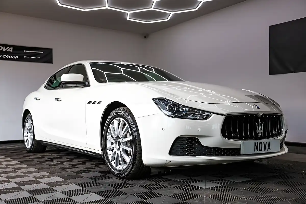 Used 2014 Maserati Ghibli Saloon White - Interior and Exterior details 3