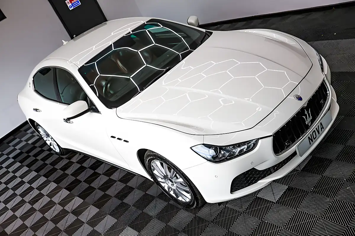 Used 2014 Maserati Ghibli Saloon White - Interior and Exterior details 4