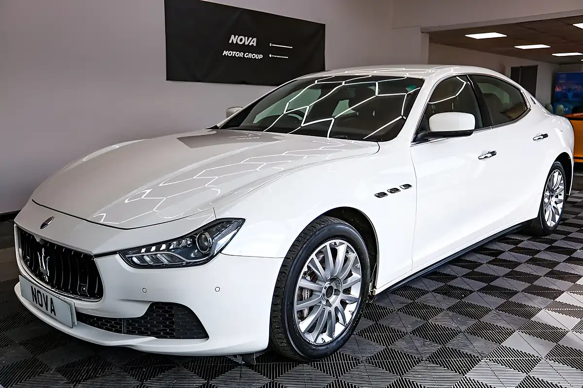 Used 2014 Maserati Ghibli Saloon White - Interior and Exterior details 7