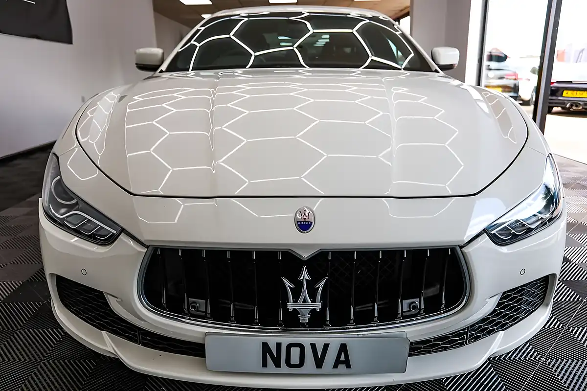 Used 2014 Maserati Ghibli Saloon White - Interior and Exterior details 8