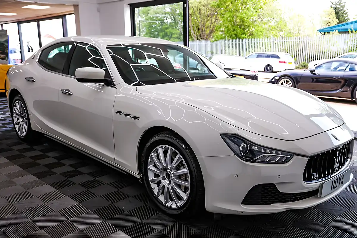 Used 2014 Maserati Ghibli Saloon White - Interior and Exterior details 9