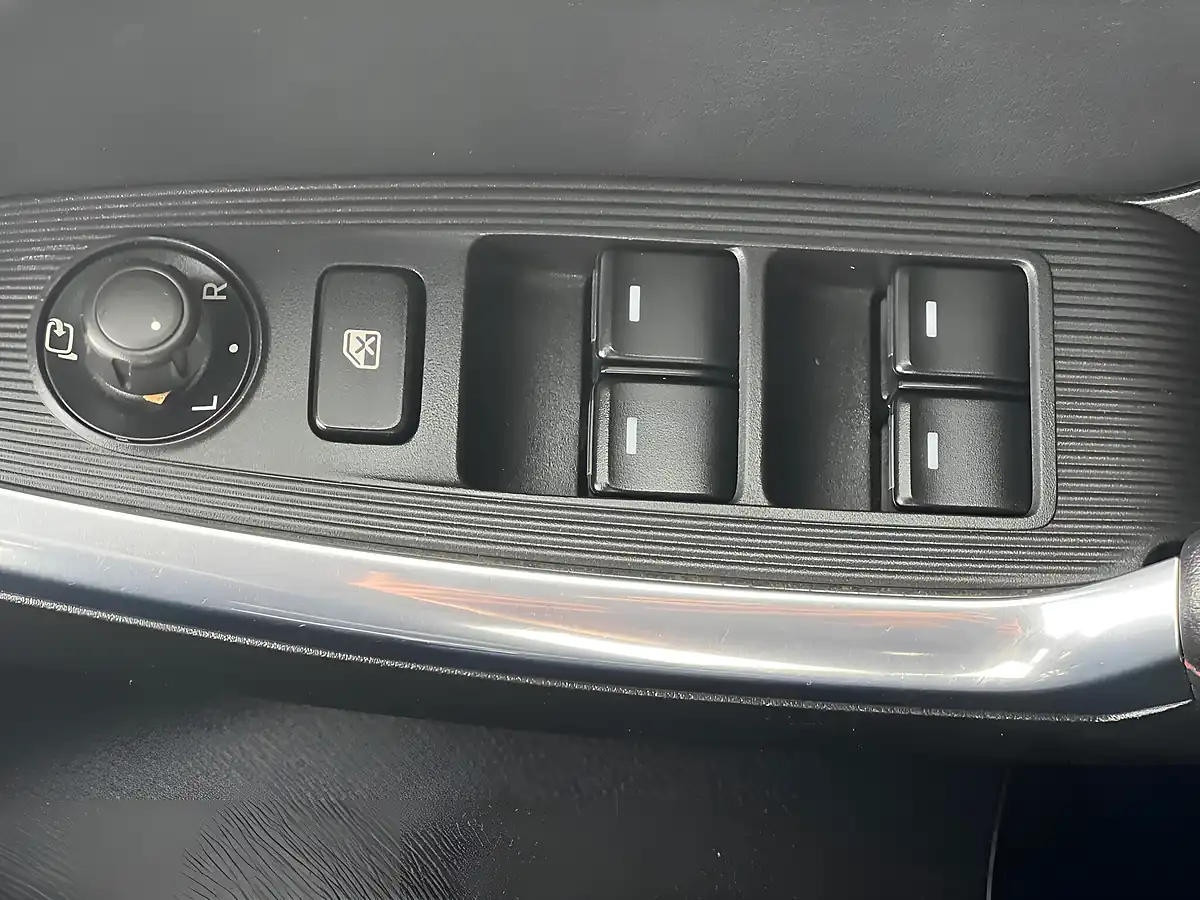 Used 2014 Mazda CX-5 Se-L Lux Nav Silver - Interior and Exterior details 15