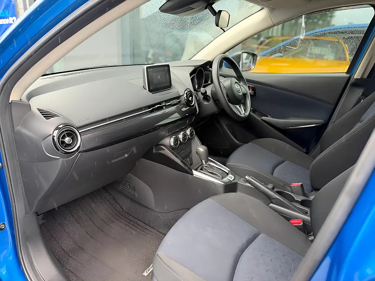 Used 2014 Mazda Mazda2 Se-L Blue - Interior and Exterior details 12