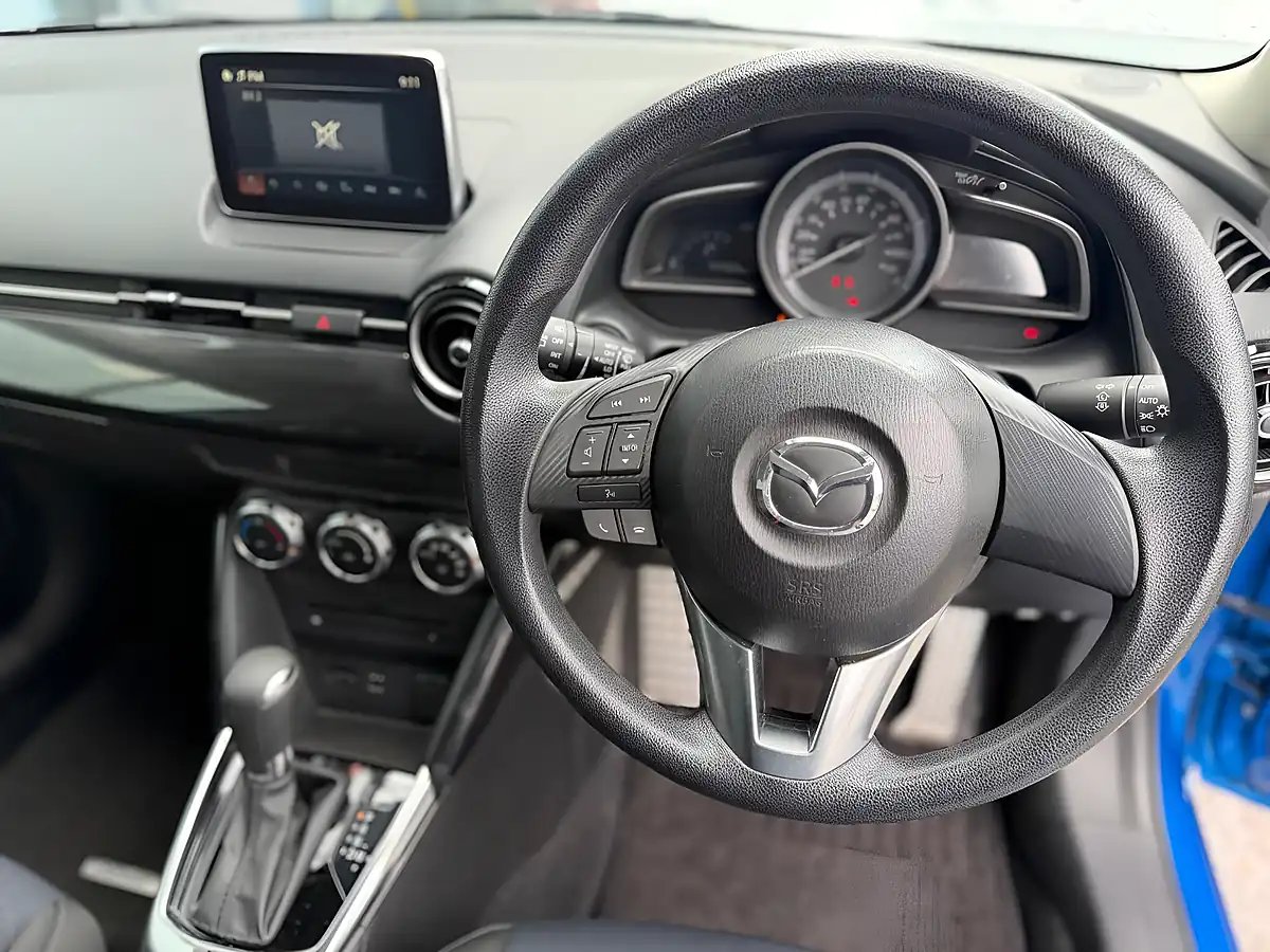 Used 2014 Mazda Mazda2 Se-L Blue - Interior and Exterior details 13