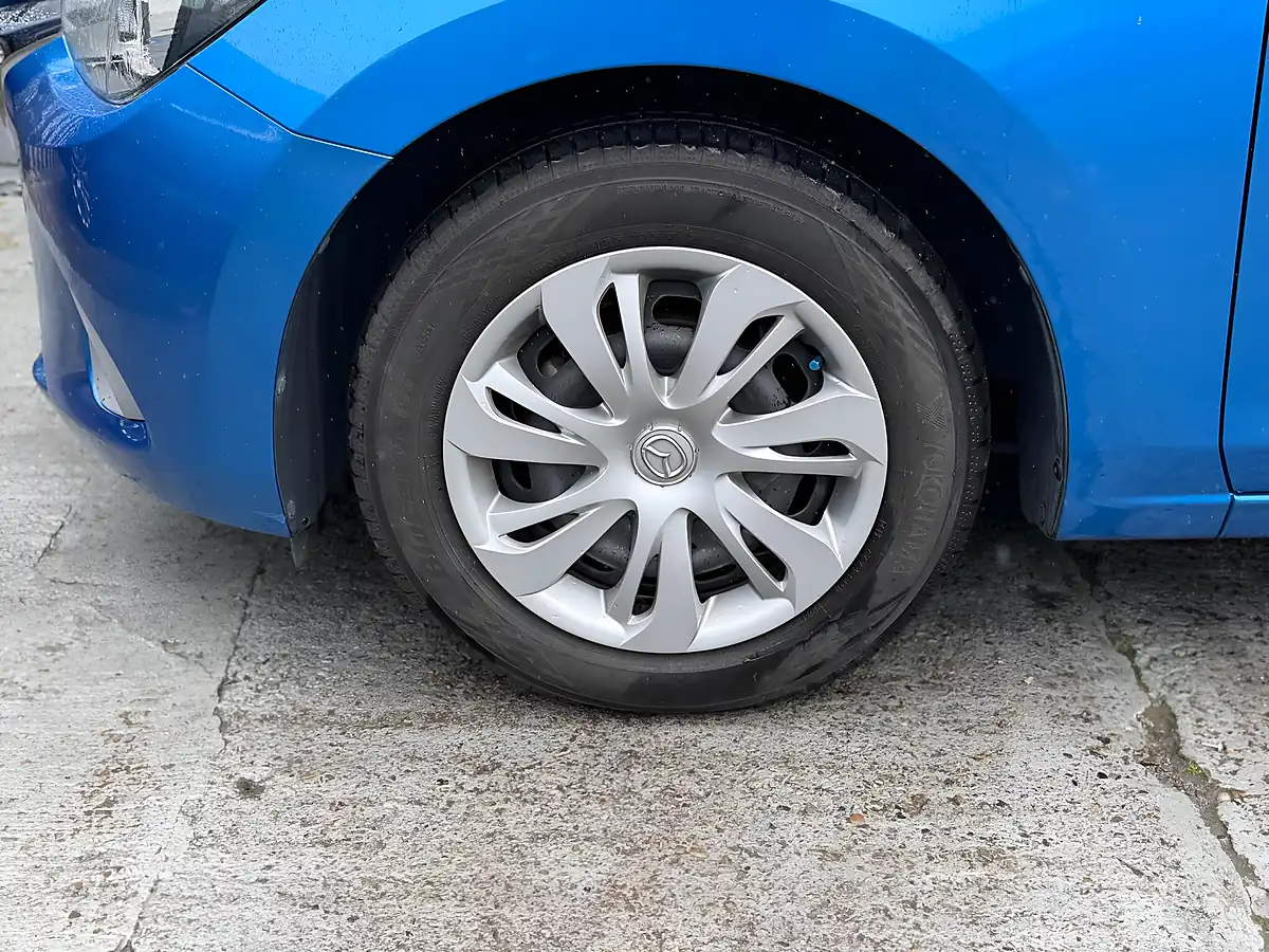 Used 2014 Mazda Mazda2 Se-L Blue - Interior and Exterior details 20