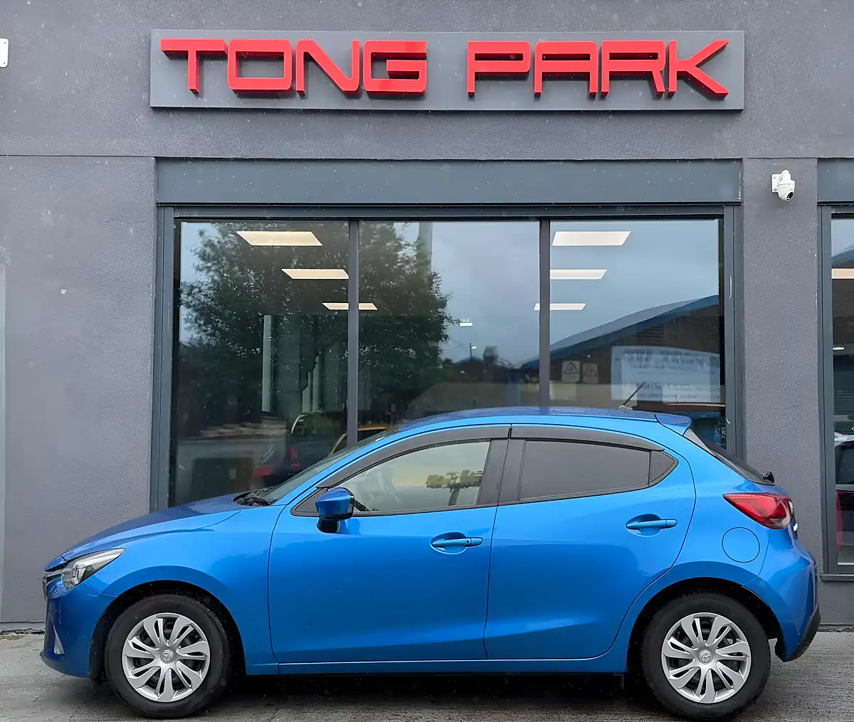 Used 2014 Mazda Mazda2 Se-L Blue - Interior and Exterior details 5