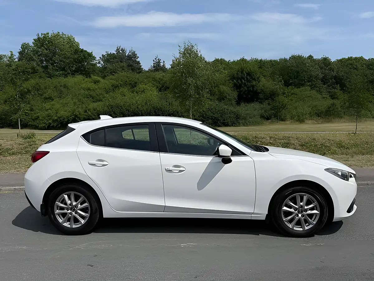 Used 2014 Mazda Mazda3 Se White - Front View