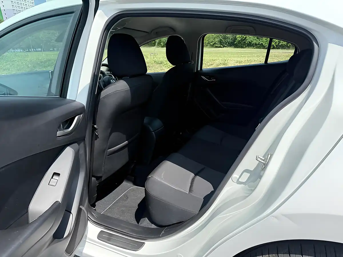 Used 2014 Mazda Mazda3 Se White - Interior and Exterior details 13