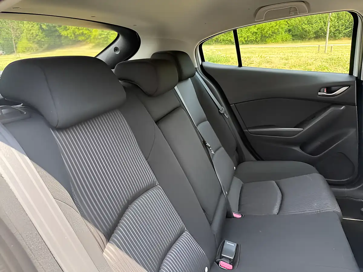 Used 2014 Mazda Mazda3 Se White - Interior and Exterior details 17