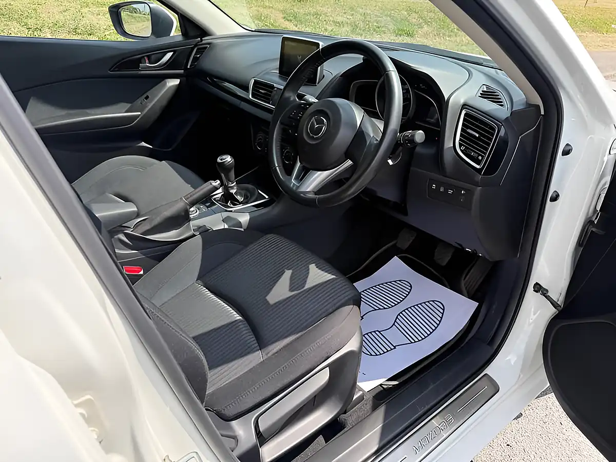 Used 2014 Mazda Mazda3 Se White - Interior and Exterior details 19