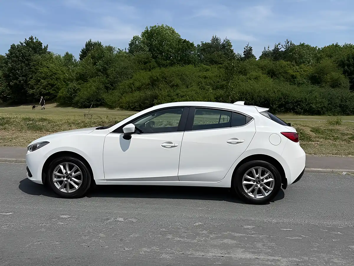 Used 2014 Mazda Mazda3 Se White - Interior and Exterior details 5
