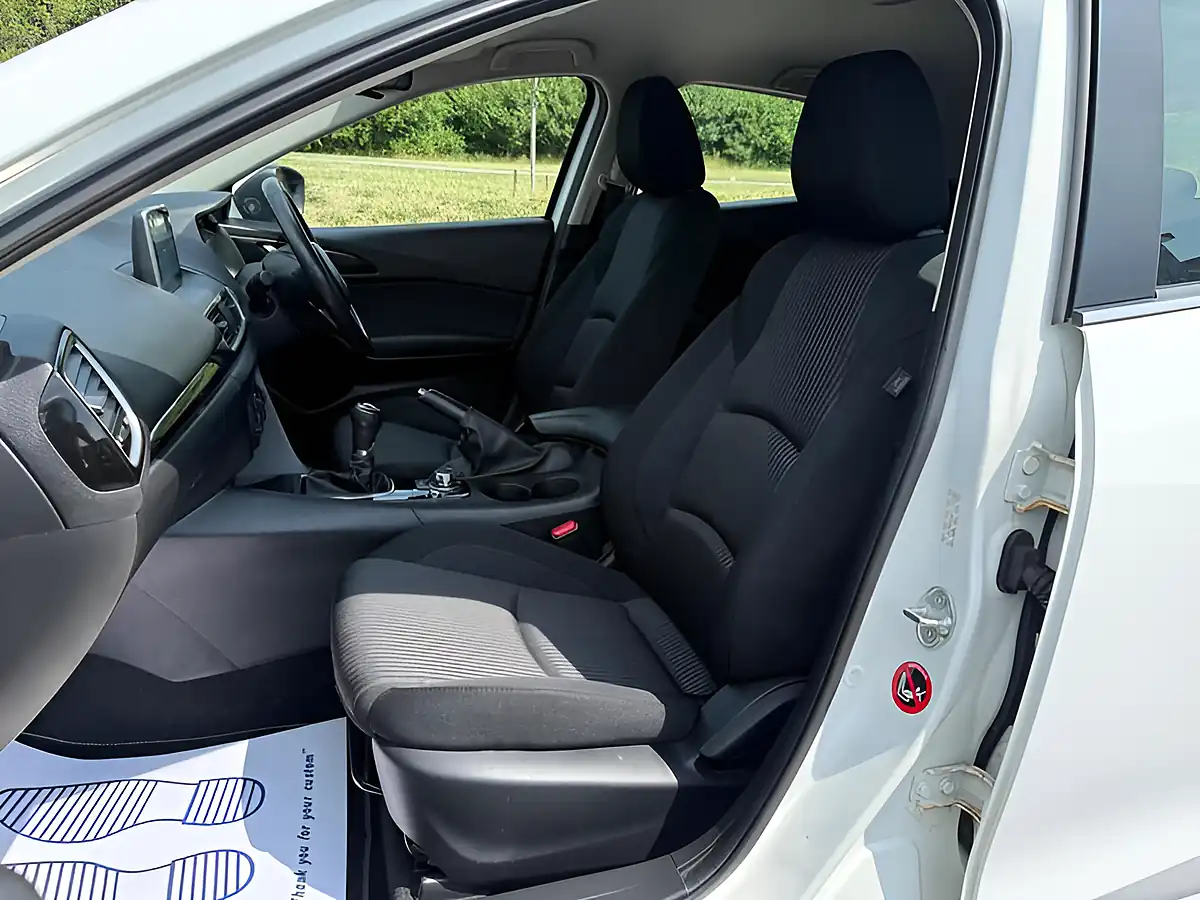 Used 2014 Mazda Mazda3 Se White - Interior and Exterior details 9