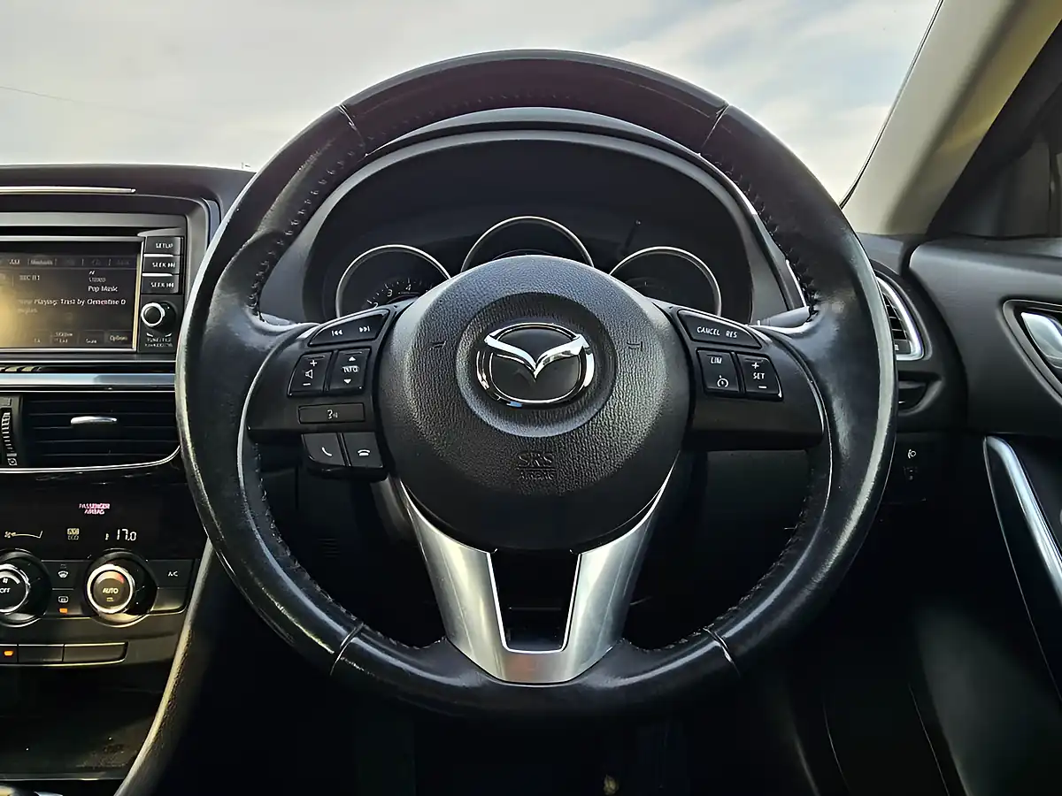 Used 2014 Mazda Mazda6 Se-L Nav Red - Interior and Exterior details 16