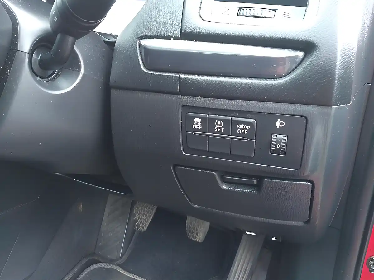 Used 2014 Mazda Mazda6 Se-L Red - Interior and Exterior details 15