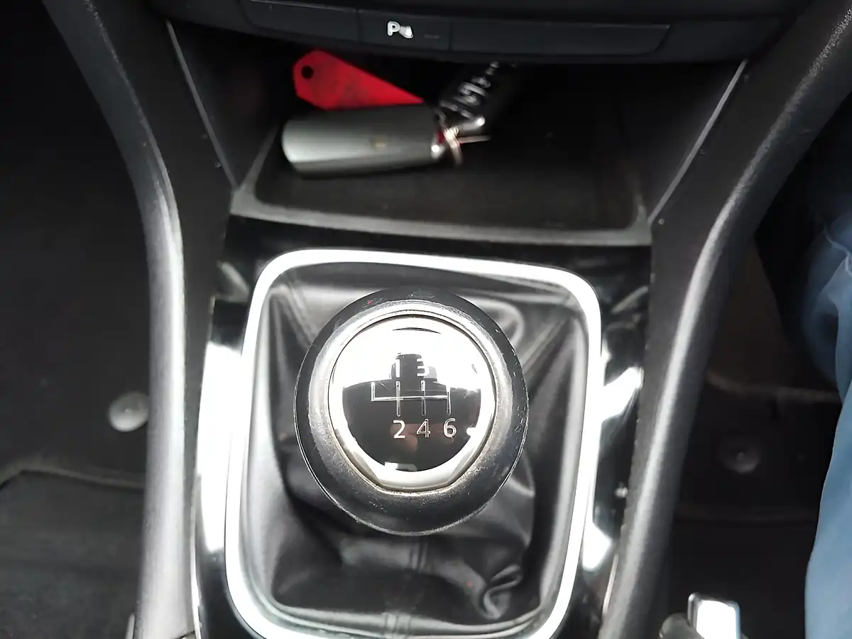 Used 2014 Mazda Mazda6 Se-L Red - Interior and Exterior details 17