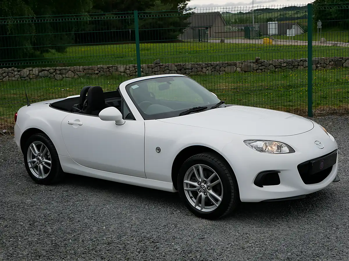 Used 2014 Mazda MX-5 Se White - Interior and Exterior details 10