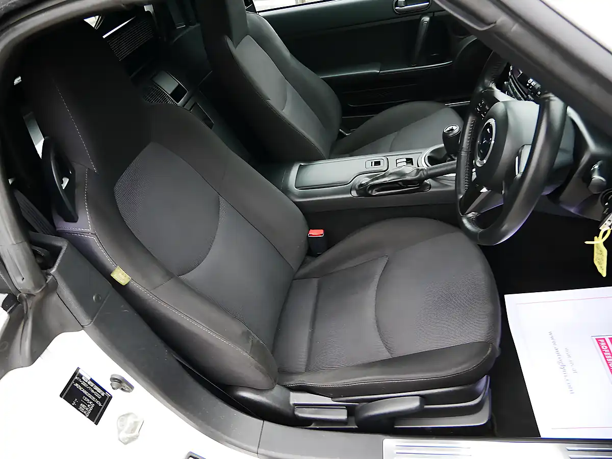 Used 2014 Mazda MX-5 Se White - Interior and Exterior details 13