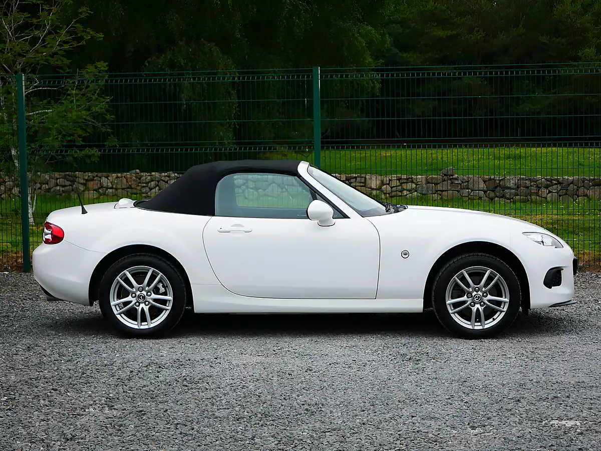 Used 2014 Mazda MX-5 Se White - Interior and Exterior details 5