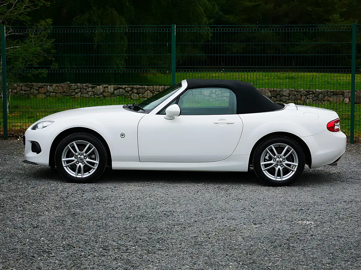 Used 2014 Mazda MX-5 Se White - Interior and Exterior details 6
