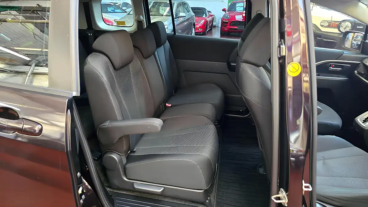 Used 2014 Mazda Premacy Red - Interior and Exterior details 12