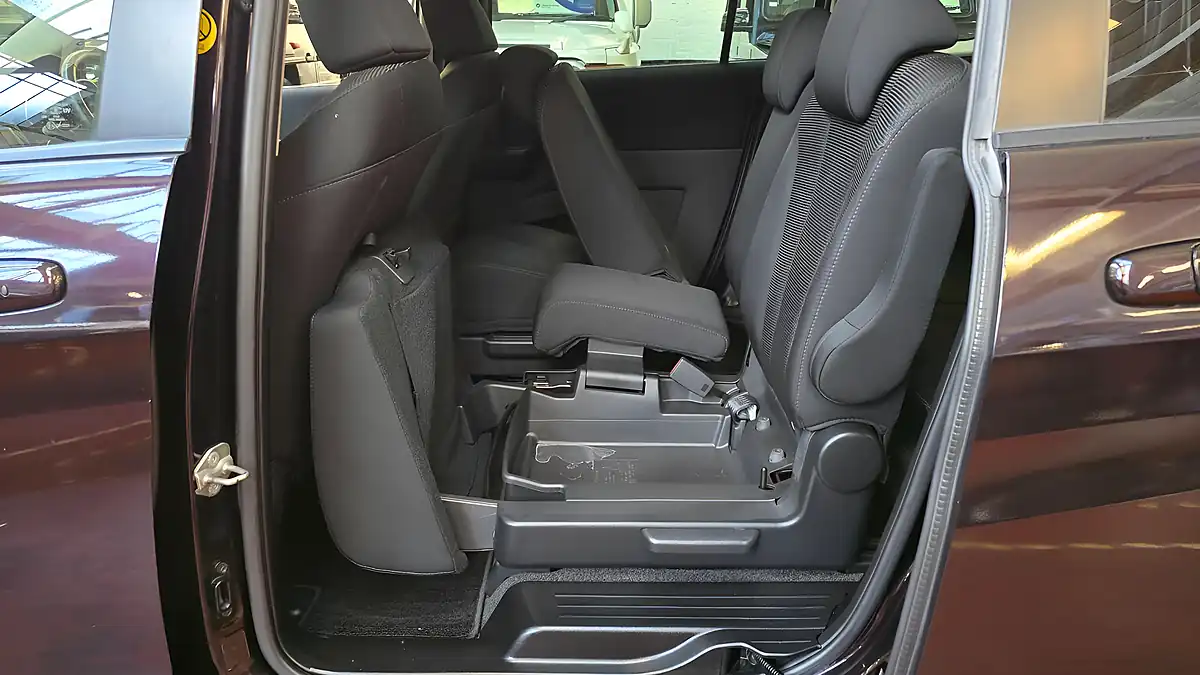 Used 2014 Mazda Premacy Red - Interior and Exterior details 13