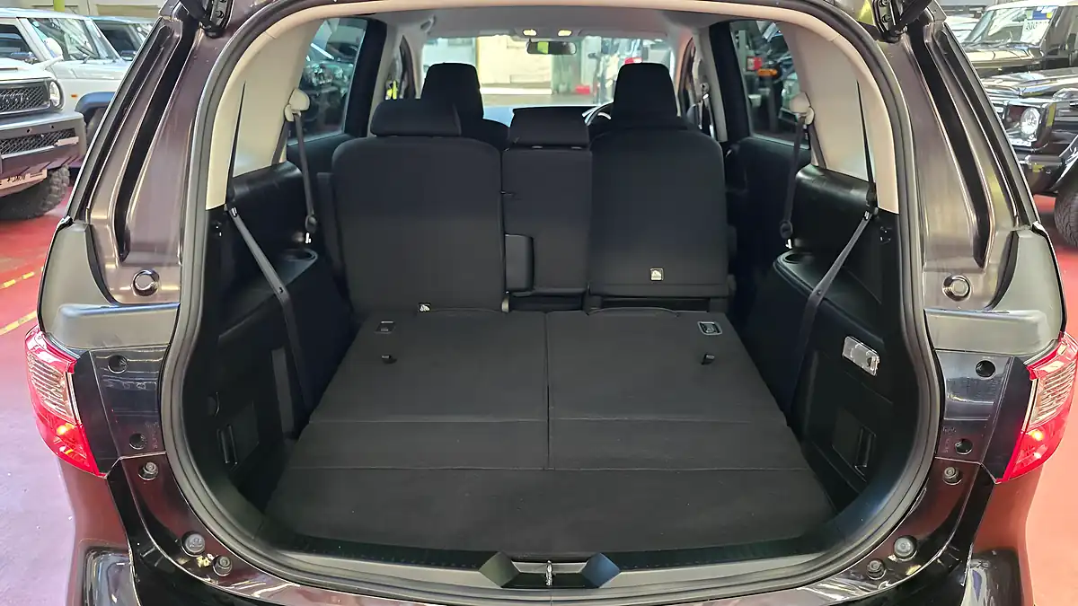 Used 2014 Mazda Premacy Red - Interior and Exterior details 14