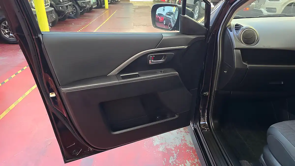 Used 2014 Mazda Premacy Red - Interior and Exterior details 15