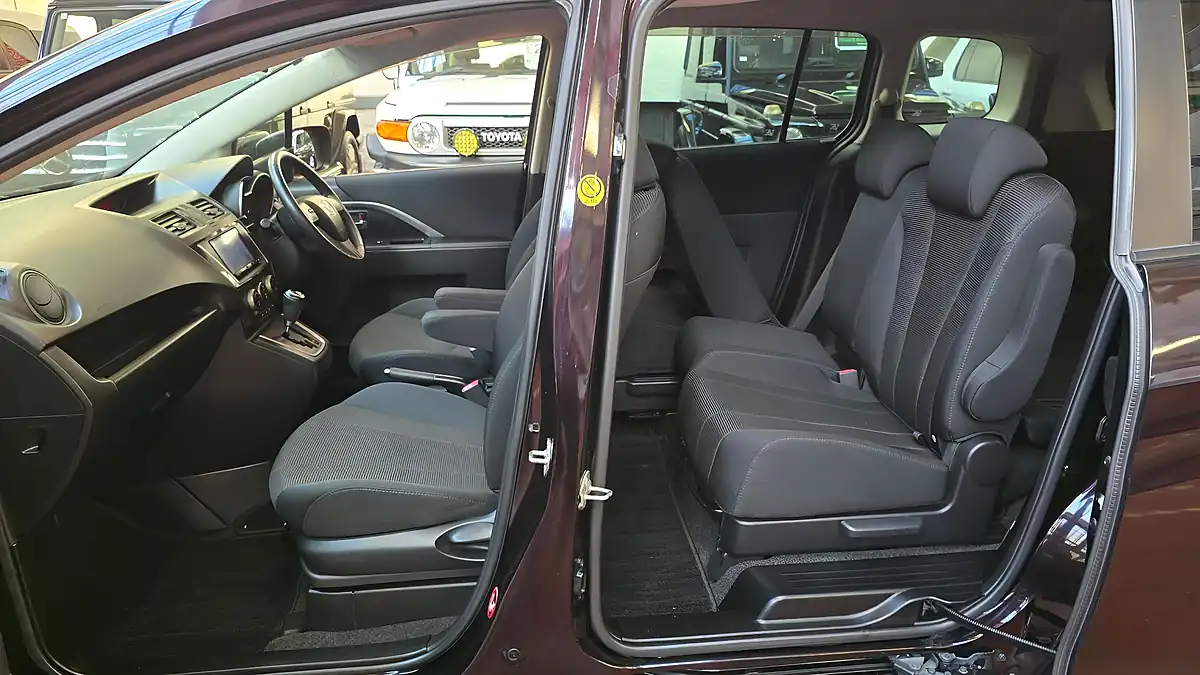 Used 2014 Mazda Premacy Red - Interior and Exterior details 6