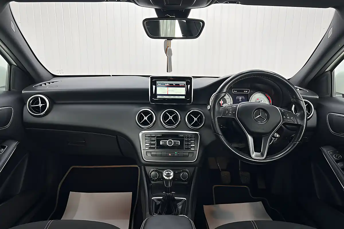 Used 2014 Mercedes-Benz 200 Sport White - Interior and Exterior details 14