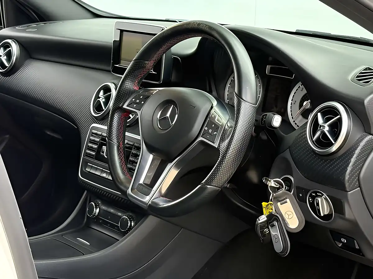 Used 2014 Mercedes-Benz a Class AMG Sport Cirrus White - Interior and Exterior details 20