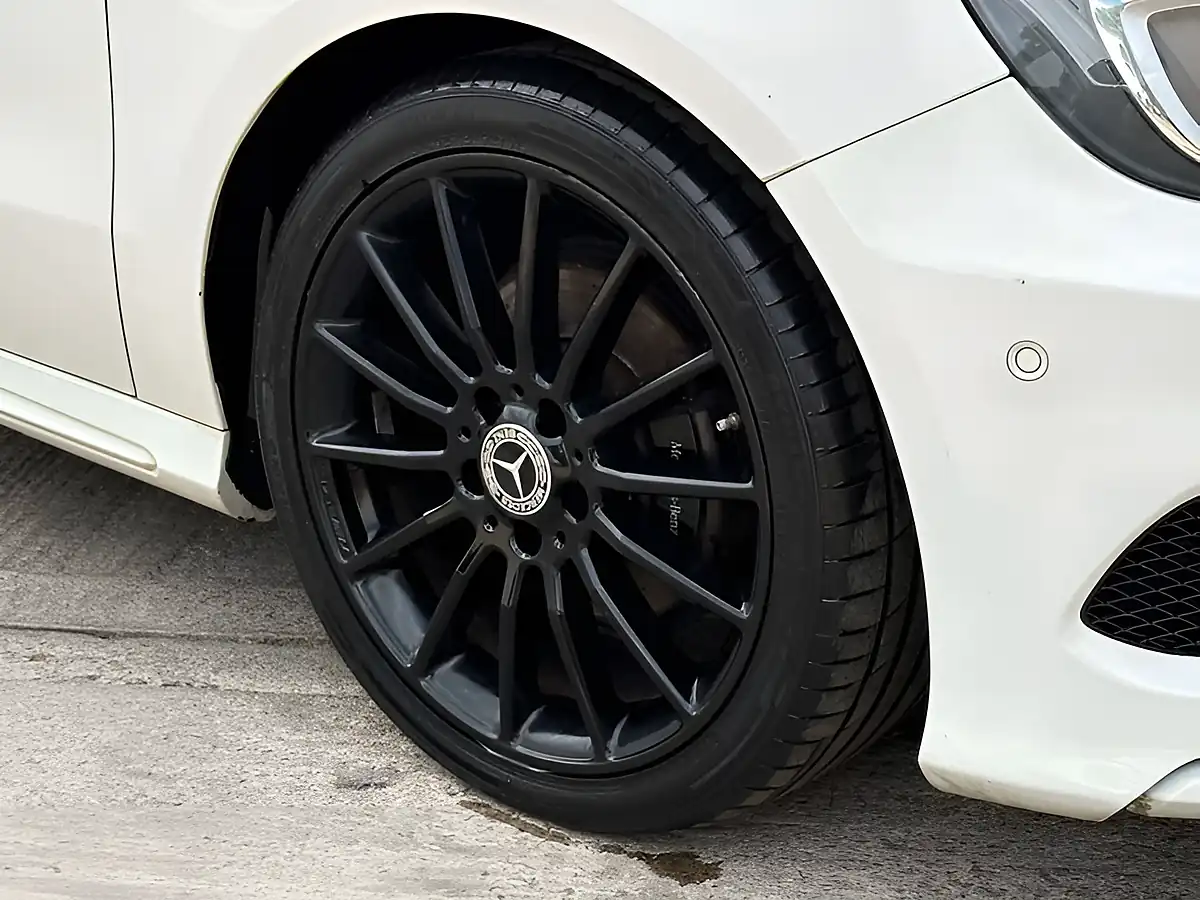 Used 2014 Mercedes-Benz a Class AMG Sport Cirrus White - Interior and Exterior details 6