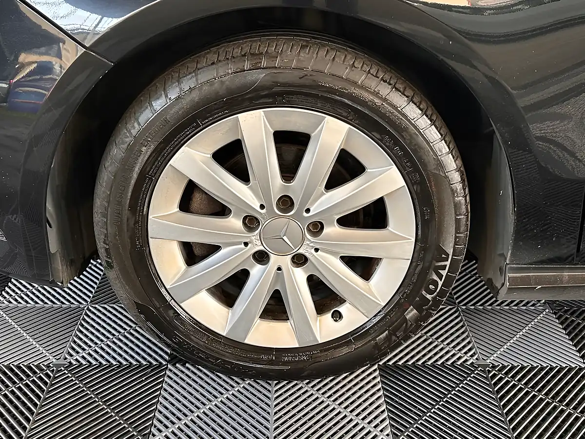 Used 2014 Mercedes-Benz a-Class Se Cosmos Black - Interior and Exterior details 11