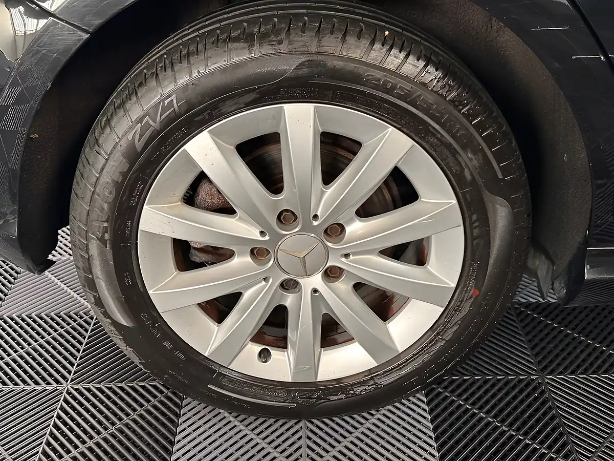 Used 2014 Mercedes-Benz a-Class Se Cosmos Black - Interior and Exterior details 13