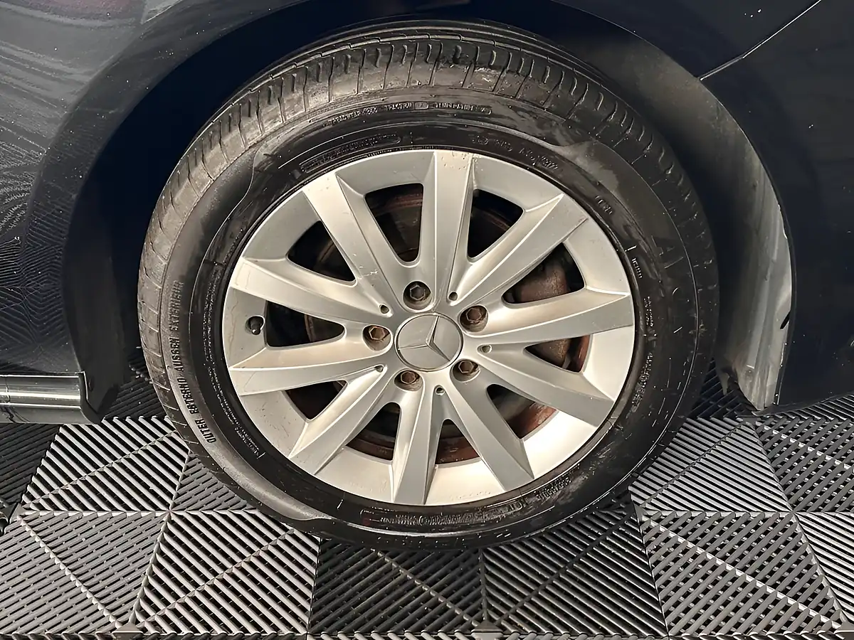 Used 2014 Mercedes-Benz a-Class Se Cosmos Black - Interior and Exterior details 15