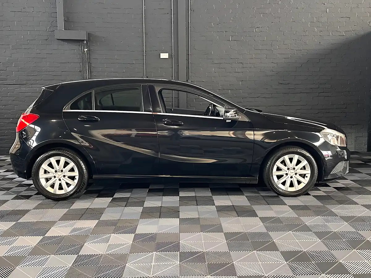 Used 2014 Mercedes-Benz a-Class Se Cosmos Black - Interior and Exterior details 17