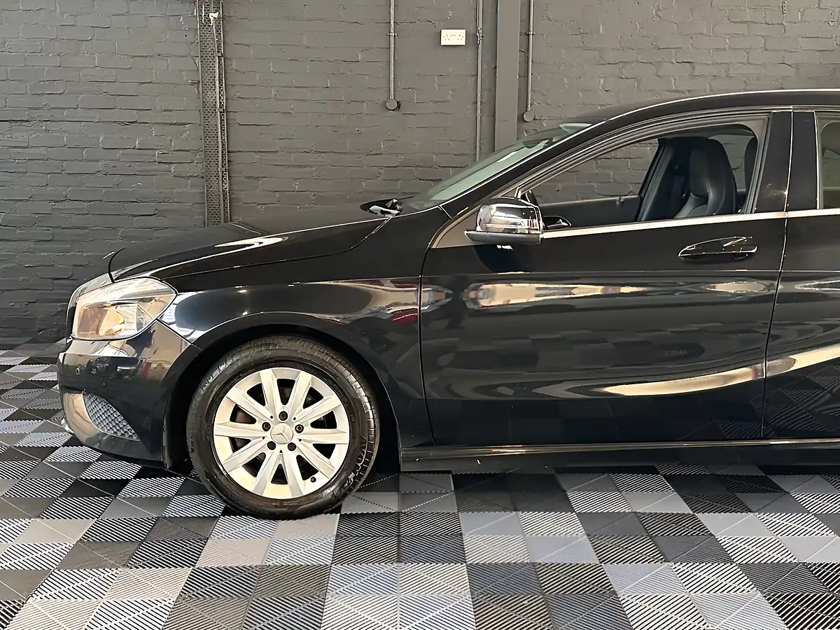 Used 2014 Mercedes-Benz a-Class Se Cosmos Black - Interior and Exterior details 5