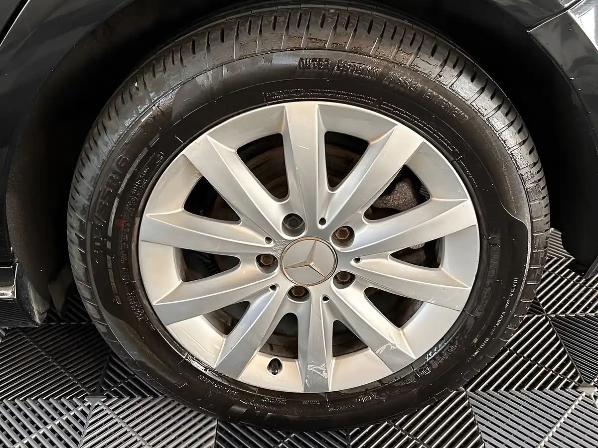 Used 2014 Mercedes-Benz a-Class Se Cosmos Black - Interior and Exterior details 6